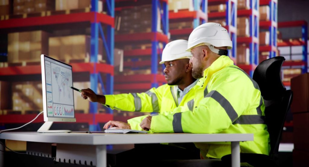 Engenheiros analisando KPIs de produtividade