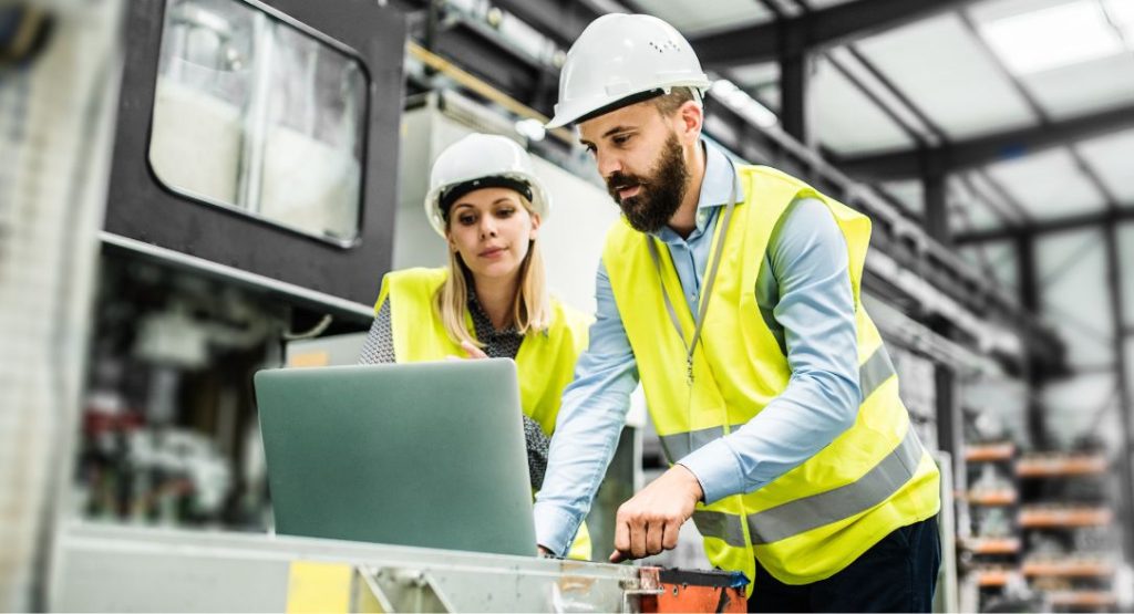 Engenheiros de obra usando o last planner app