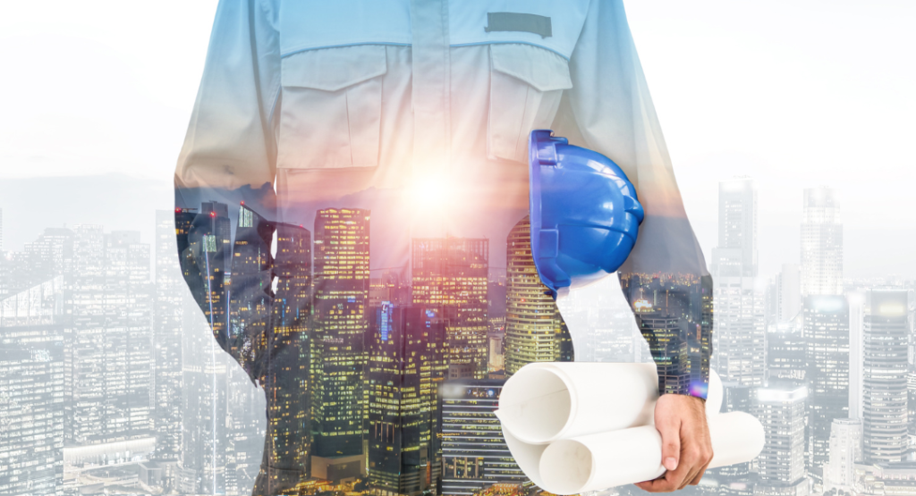 Engenheiro com capacete e plantas representando a gestão de projetos de engenharia construtora